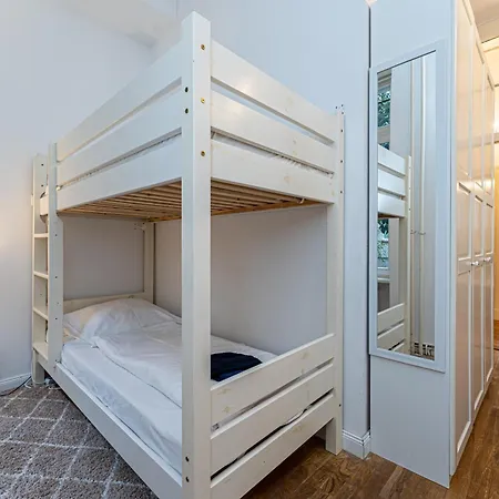 Be In Zentral Und Ruhig Fuer Familien Und Geschaeftsreisende In Schoeneberg