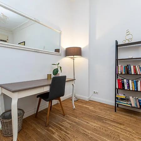Flair Zentral Und Ruhig Für Familien Und Geschäftsreisende - Von Rueden Gmbh * Berlín