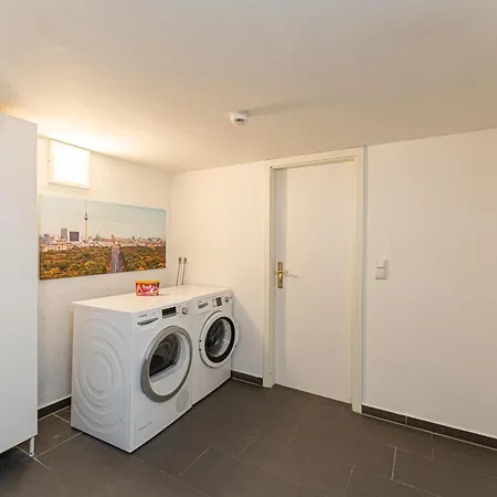 Be In Zentral Und Ruhig Fuer Familien Und Geschaeftsreisende In Schoeneberg Berlino