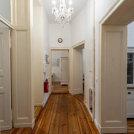 Be In Zentral Und Ruhig Fuer Familien Und Geschaeftsreisende In Schoeneberg Appartamento