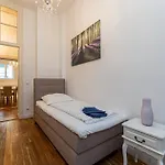 Be In Zentral Und Ruhig Fuer Familien Und Geschaeftsreisende In Schoeneberg Apartmán