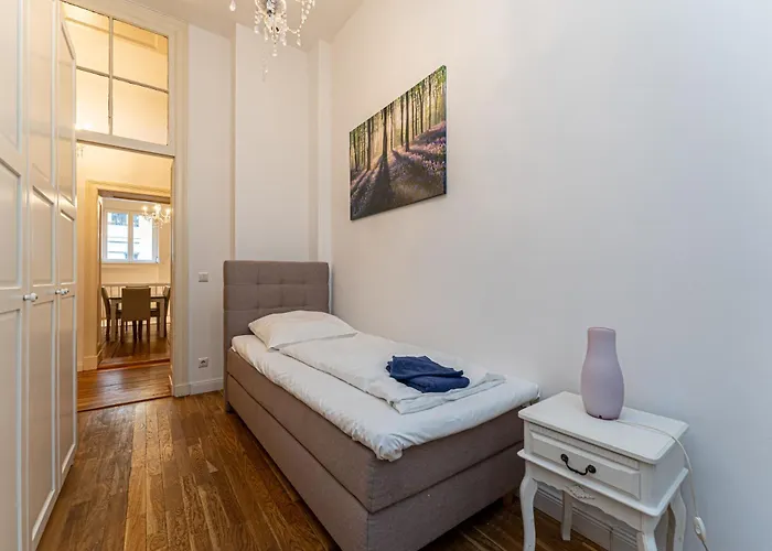 Be In Zentral Und Ruhig Fuer Familien Und Geschaeftsreisende In Schoeneberg Apartman