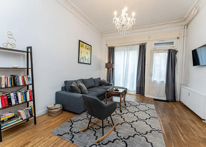 Be In Zentral Und Ruhig Fuer Familien Und Geschaeftsreisende In Schoeneberg *