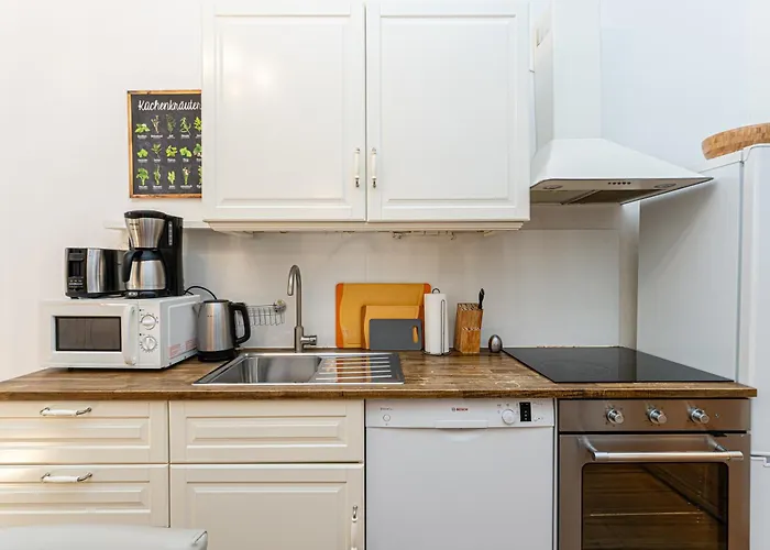 Be In Zentral Und Ruhig Fuer Familien Und Geschaeftsreisende In Schoeneberg *