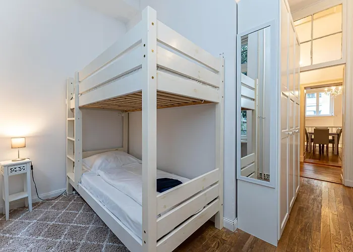 Be In Zentral Und Ruhig Fuer Familien Und Geschaeftsreisende In Schoeneberg