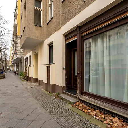 Be In Zentral Und Ruhig Fuer Familien Und Geschaeftsreisende In Schoeneberg *