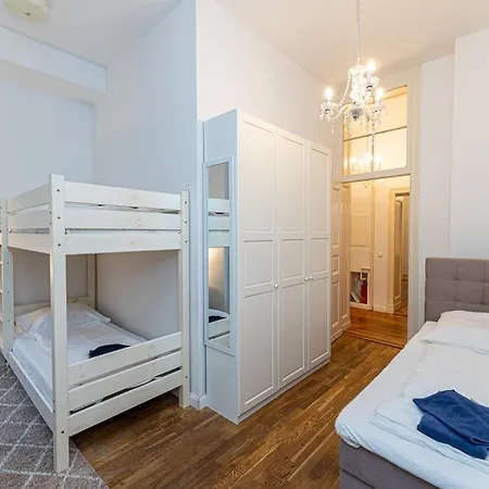 Be In Zentral Und Ruhig Fuer Familien Und Geschaeftsreisende In Schoeneberg * Berlin